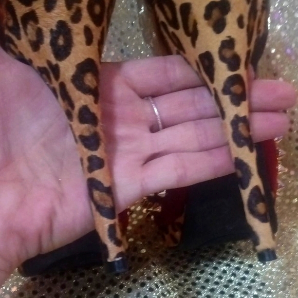 Guess~Stunning Platform Stilettos🔥 - Picture 5 of 8